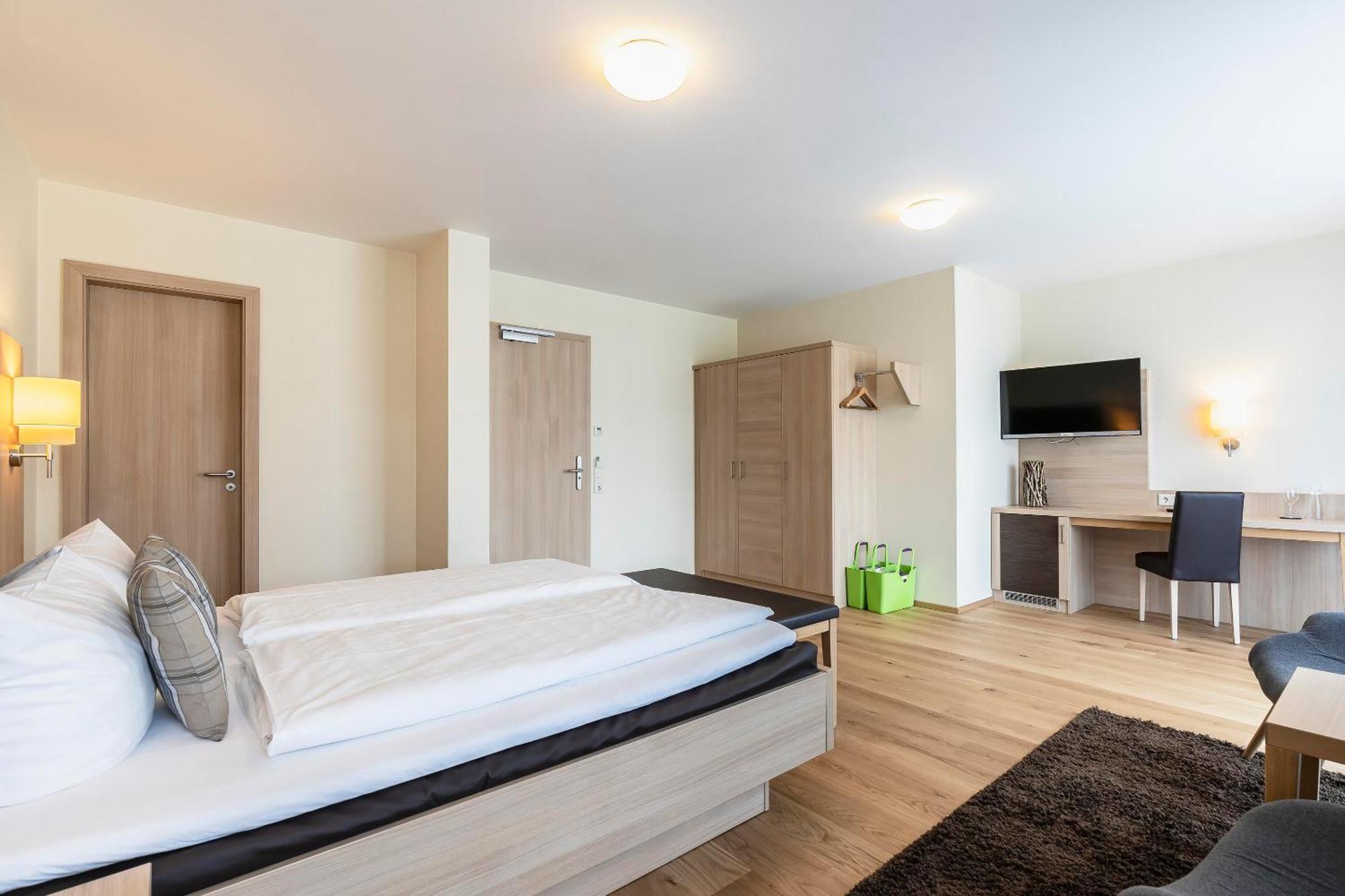 Hotel Dirsch Wellness & Spa Resort Emsing Dış mekan fotoğraf